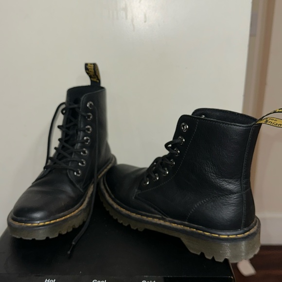 Doc Martens like new 1460 lace up boot - Picture 3 of 7